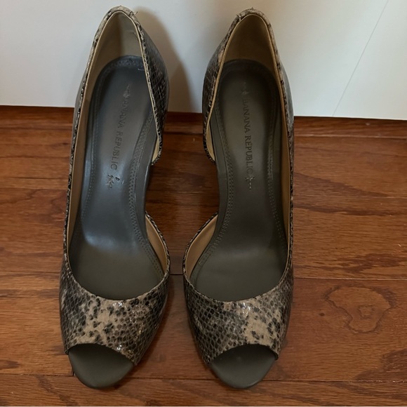 Like New Banana Republic Snake d’Orsay Wedges
